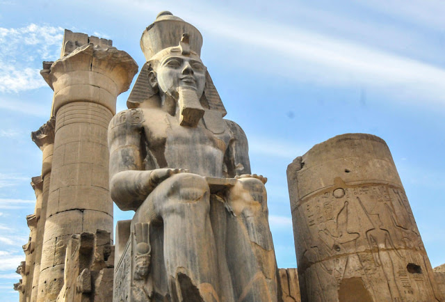 تمثال رمسيس الثاني بمعبد الأقصر : السفر إلى الأقصر، مصر