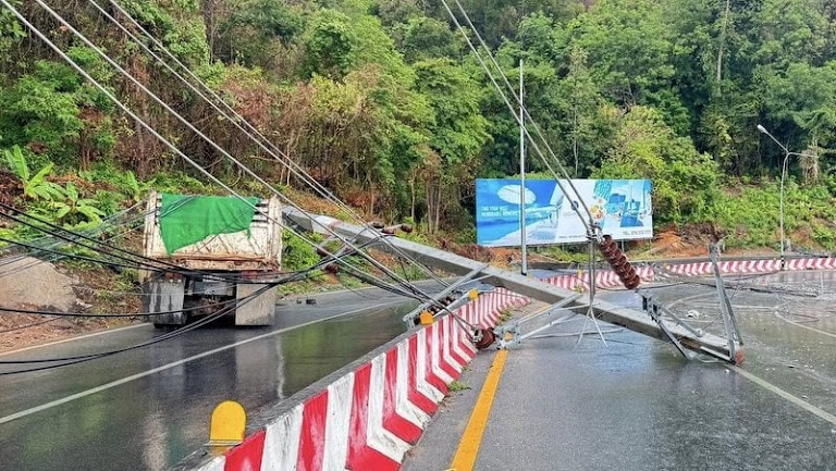 Truck’s Brake Failure Reveals Phuket’s Infrastructure Problems on Kata Hill
