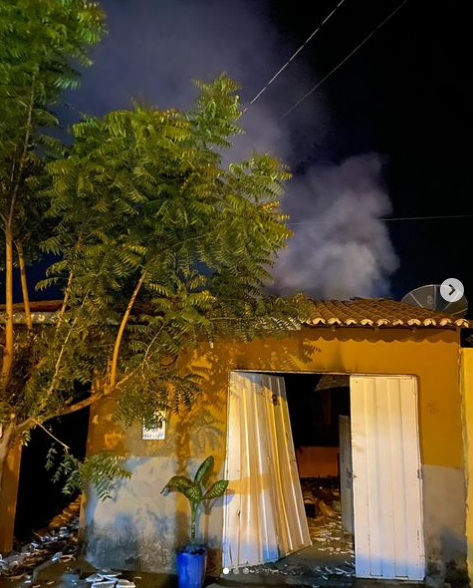 Mulher tem casa incendiada pelo ex-companheiro na cidade de São José de Piranhas PB