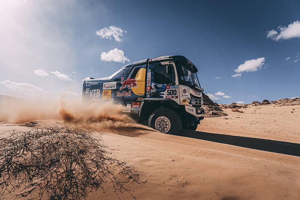 Dakar 2022: En camiones, Dmitry Sotnikov, venció en la primera etapa