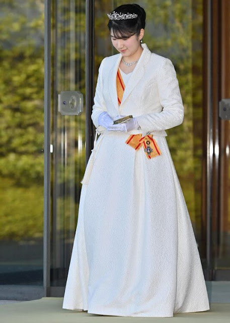 Princess Aiko borrowed the tiara of her aunt, Princess Sayako. Aiko received the Grand Cordon of the Order of the Precious Crown