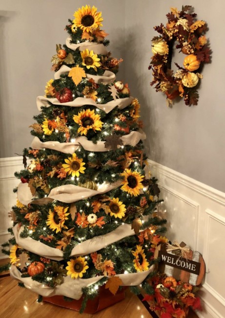 christmas tree decoration with flowers