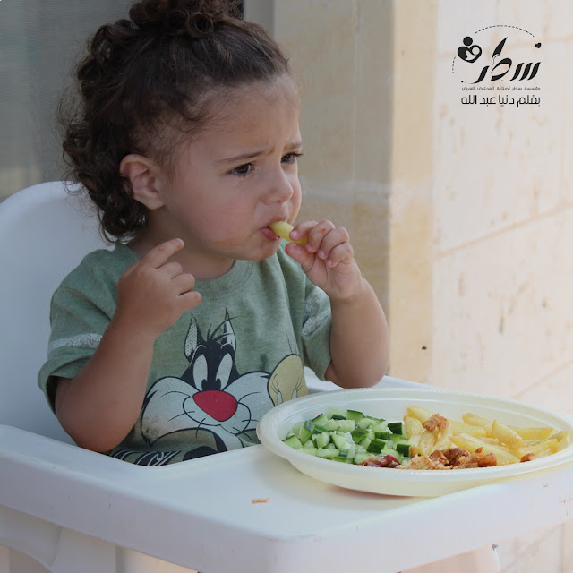 ماذا يجب أن تفعلي إن كان طفلك انتقائي في طعامه؟ - (الجزء الأوّل)                                                                   تصميم الصورة : وفاء المؤذن