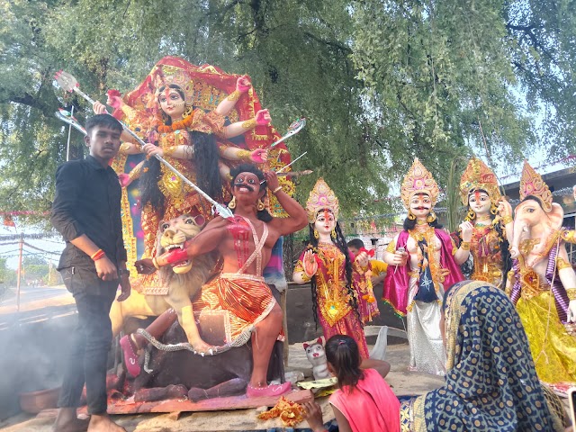 उंटारी रोड प्रखंड  क्षेत्र के सभी पुजा पंडालों से मां दुर्गा की प्रतिमा का किया गया विसर्जन।puja 