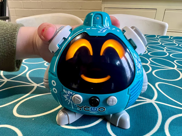 Review and Giveaway: Quizzie A Fun Water Squirting Robot