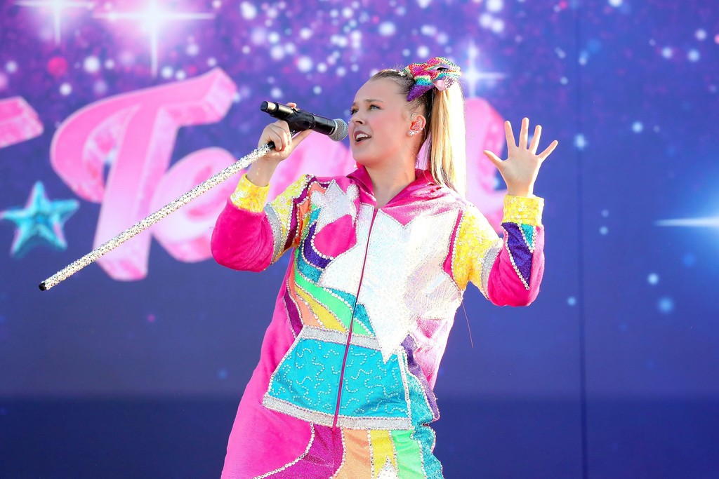 NickALive!: JoJo Siwa Adds 'The J Team' Song 'Dance Through The Day' to  Tour Set After Nickelodeon Previously Said No