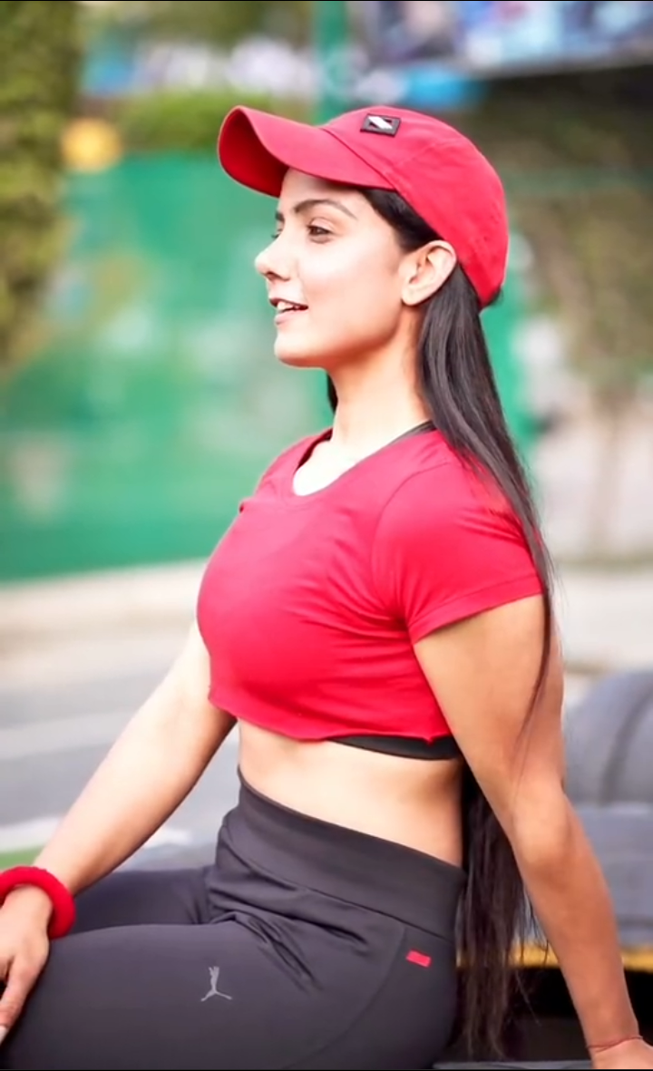 Sonia Hooda hot and sexy body fitness