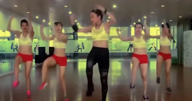 Videos de aerobics en casa fácil y gratis para mujeres