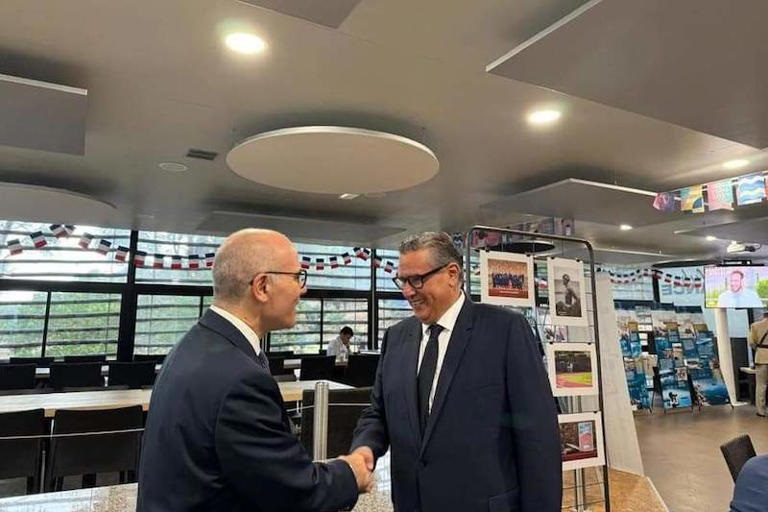 رئيس الحكومة المغربية عزيز أخنوش ووزير الشؤون الخارجية والهجرة والتونسيين بالخارج نبيل عمّار