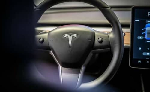 Tesla insists on fully autonomous driving safety