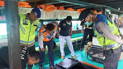 Pengecekan Kelayakan Kapal Motor Penumpang oleh Pos Pelayanan Tomok 