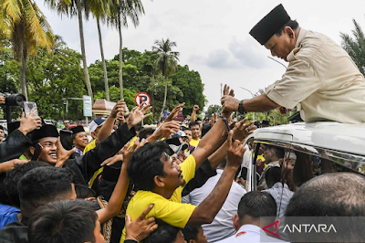 "Perhelatan Politik Pilpres 2024"  Prabowo Capai Elektabilitas Tertinggi,  Ada Apa ?