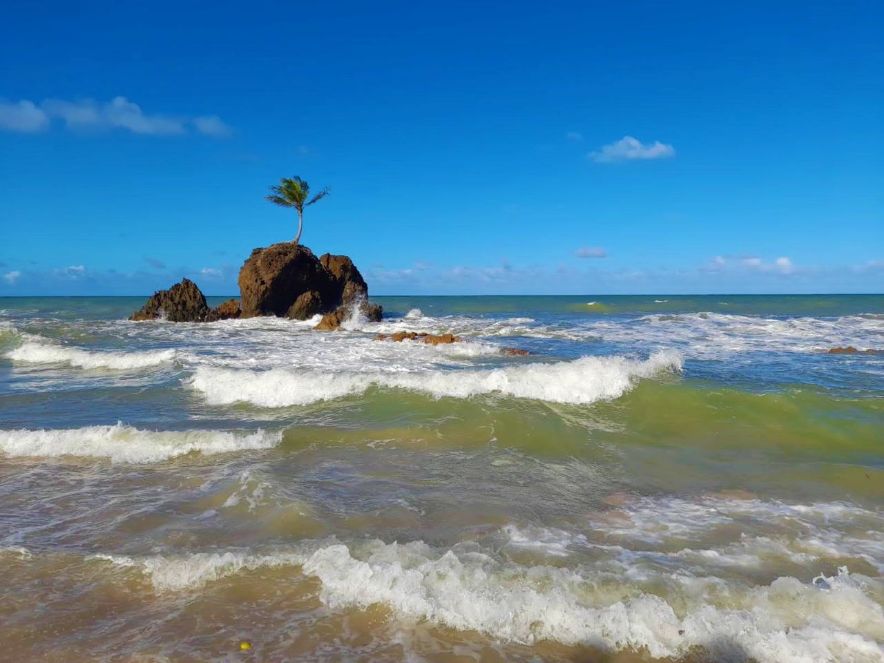 praia naturalista de tambaba em joao pessoa na paraiba