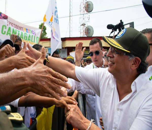 El Presidente de Colombia ha suspendido las órdenes de captura contra negociadores del ELN