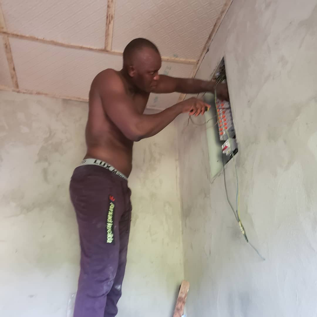 An electrician needed in Lekki phase 1. salary 100k with accommodation 