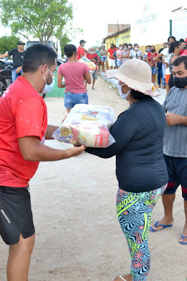 Prefeitura de Delmiro Gouveia realiza mais uma distribuição de cestas, beneficiando 4 mil famílias