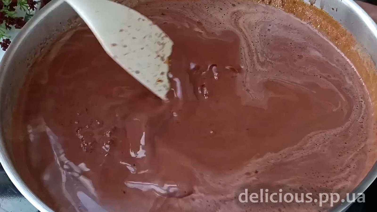 Фото приготовления рецепта: «Идеальный десерт без выпечки — шоколадный Торт - Пудинг за 15 минут» - шаг №5