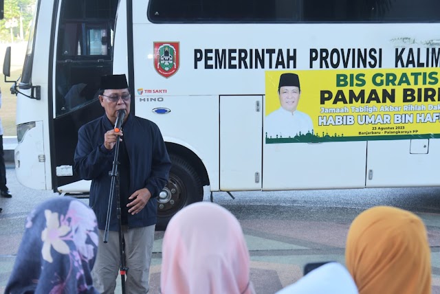 Paman Birin Lepas Jamaah dengan Bis Gratis ke Tabligh Akbar Rihlah Dakwah Habib Umar di Palangkaraya