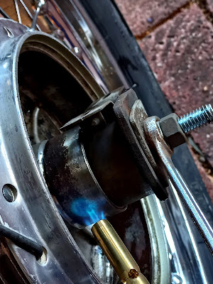 Honda CB500K1 DIY wheel bearing remover tool