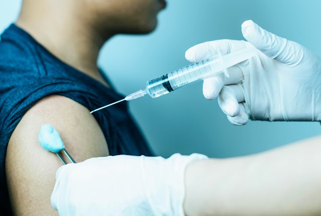 पहले ही दिन छत्तीसगढ़ में रिकोर्ड तोड़ टीकाकरण : भरी तादात में स्कूलों एवं कॉलेजों के 15 से 18 वर्ष के किशोरो को लगे वैक्सीन