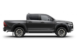 Toyota Hilux GR Sport Double Cab (2022) Side