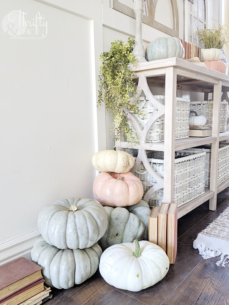 thanksgiving decorations, thanksgiving table decor, thanksgiving table settings, thanksgiving centerpiece, fall porch decor and decoration ideas, fall decor ideas for the home, fall decor inspiration, fall decorations, fall table decor, fall table centerpieces, fall dining room decor, farmhouse fall table decor, farmhouse fall dining room decor, fall entryway decor