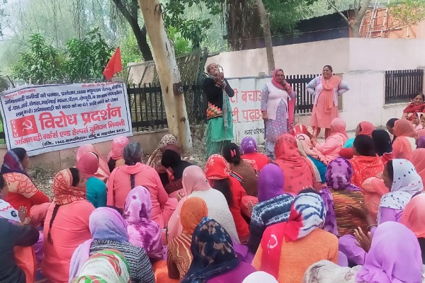 Anganwadi-workers'-strike-continues-picketing-Agriculture-Minister's-residence-February-25