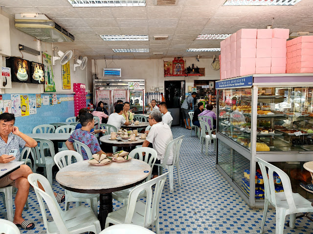 Han_Kee_Pok_Aik_Batu_Pahat_汉记面包西果店 · 百益咖啡店