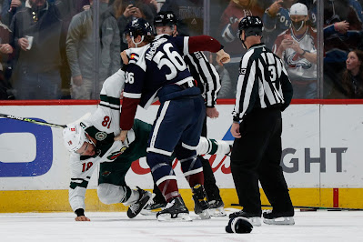 Video: Avalanche&amp;#039;s MacDermid And Wild&amp;#039;s Greenway Fight