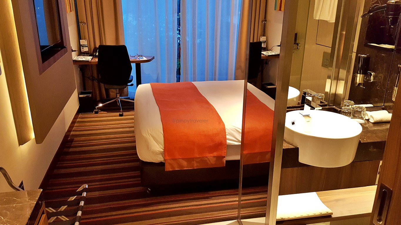 bedroom at Holiday Inn Express (HIE) Singapore Clarke Quay