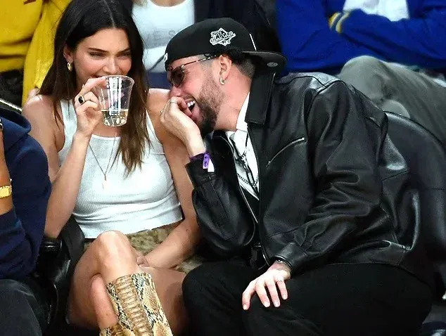 Kendall Jenner e Bad Bunny são vistos juntos assistindo aos Lakers