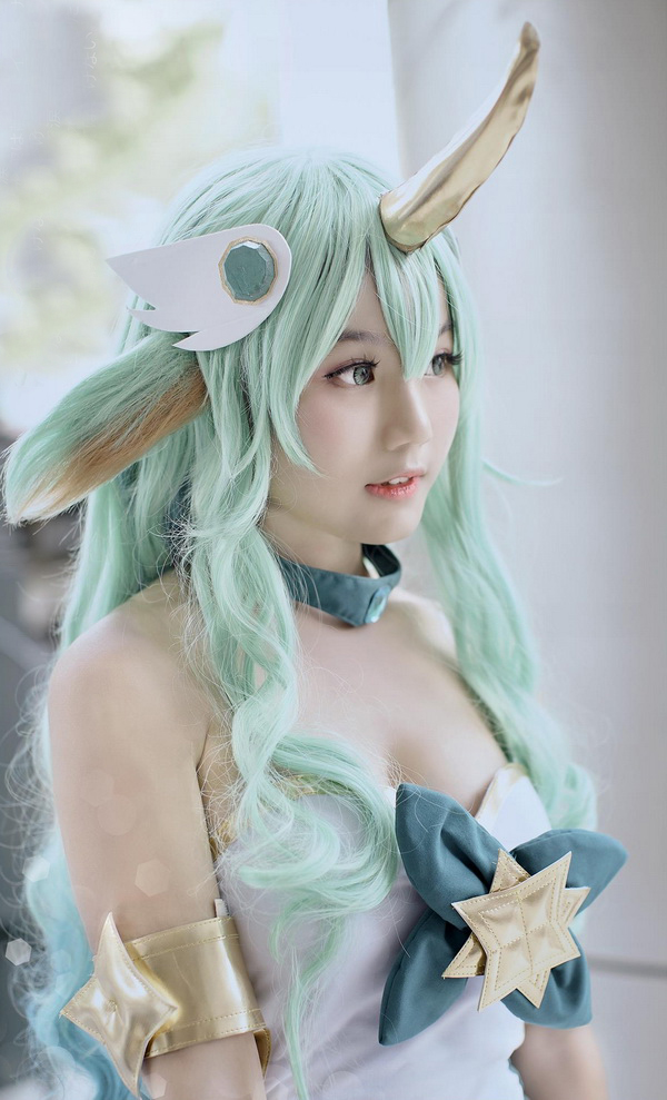 Thiếu nữ cosplay nhân vật game