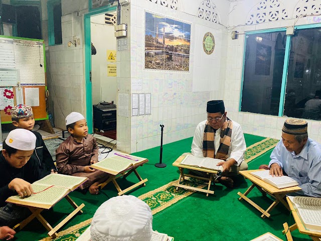 Paman Birin Tadarusan Bersama Warga di Langgar Raudhotus Sholihin hingga ke Masjid Jami Sirajul Anam Astambul