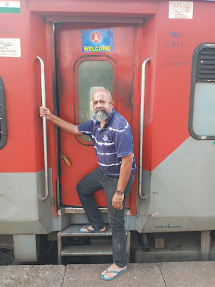 Start of the solo Train + Road journey from Mumbai to Munnar in Kerala.