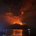 Emiten alerta de tsunami después de que volcán de Indonesia registra múltiples erupciones