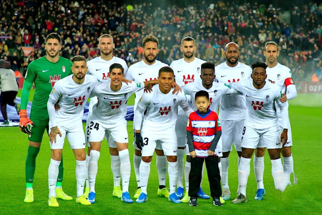 GRANADA C. F. Temporada 2019-20. Rui Silva, Domingos Duarte, Germán, Gonalons, Foulquier, Víctor Díaz. Vadillo, Carlos Fernández, Machís, Ramón Azeez y Yan Brice. F. C. BARCELONA 1 GRANADA C. F. 0. 19/01/2020. Campeonato de Liga de 1ª División, jornada 20. Barcelona, Nou Camp (65.444 espectadores). GOLES: 1-0: 75’, Messi.