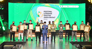 *Ridwan Kamil Dinobatkan sebagai Tokoh Jawara Digital*