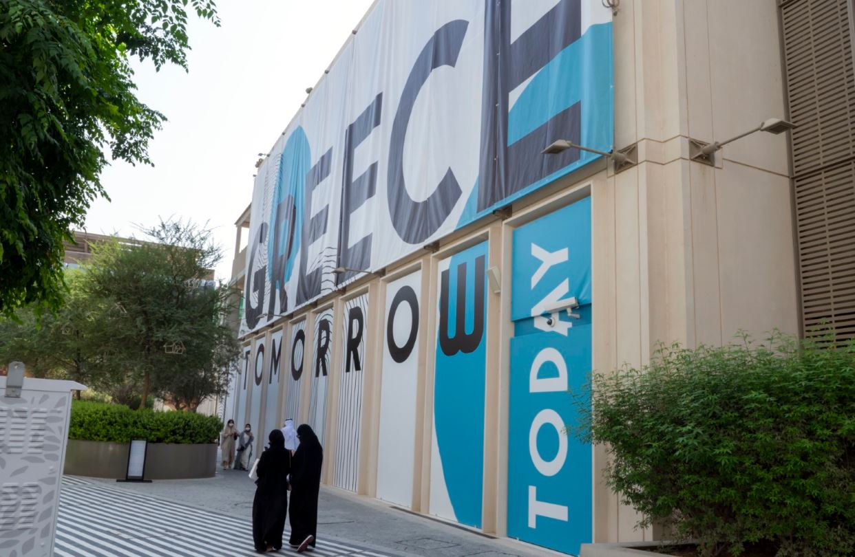 محمد بن راشد في جولة لزيارة أجنحة اليونان وأستراليا وسلوفاكيا في Expo Dubai إكسبو دبي