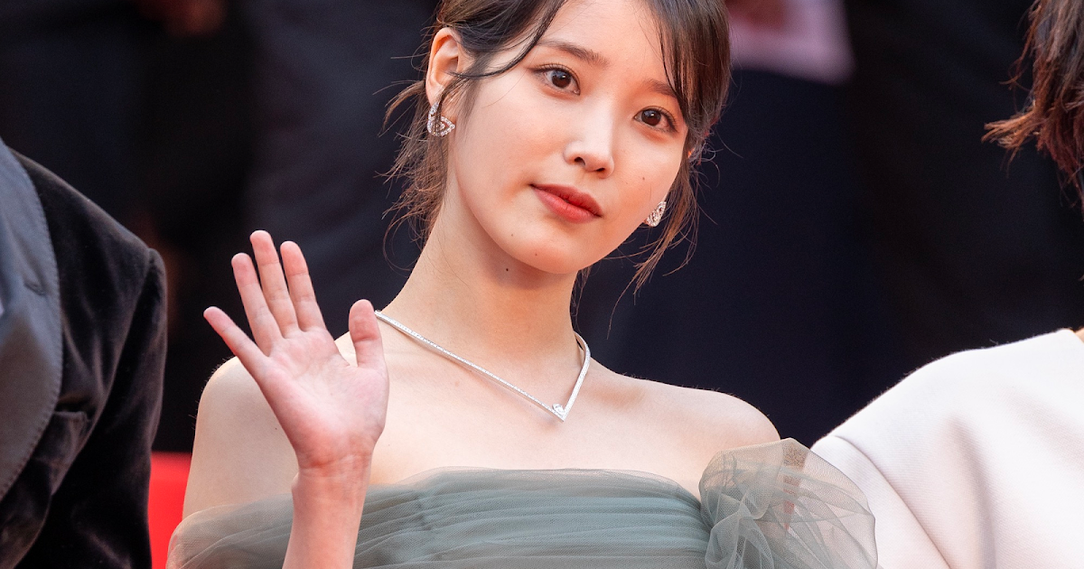 [instiz] DID IU BECOME A TOP STAR BECAUSE SHE’S PRETTY OR BECAUSE SHE SINGS WELL?