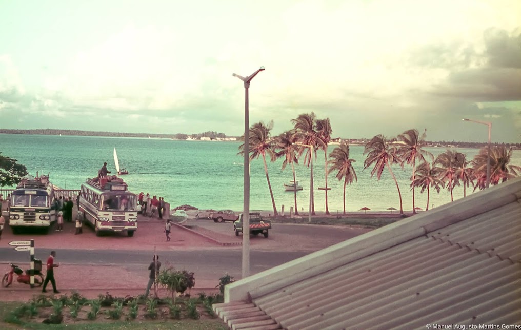 Inhambane na década de 1960 - MMG_K_032 - Fotografia de Manuel Augusto Martins Gomes Não usar fotografias sem referência ao seu proprietário Manuel Augusto Martins Gomes e sem link para as páginas: https://manuelamartinsgomes.blogspot.com/ , https://www.facebook.com/ManuelMartinsGomesMemorias , https://www.instagram.com/manuelamartinsgomesmemorias/  Qualquer informação adicional é bem vinda. Poderão contactar-me através do endereço de email: manuelamgomes20@gmail.com