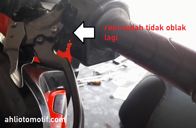 Cara memperbaiki gagang rem sepeda motor yang oblak parah