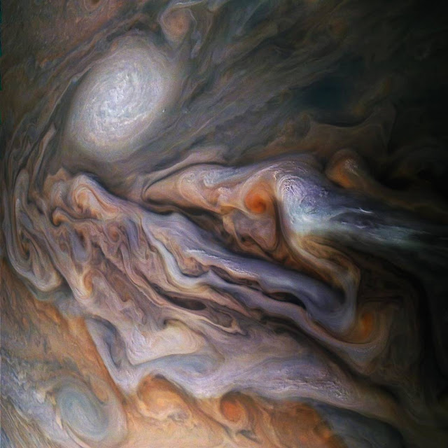 Nasa’s $1 Billion Jupiter Probe Sends Back Stunning New Photos of Jupiter