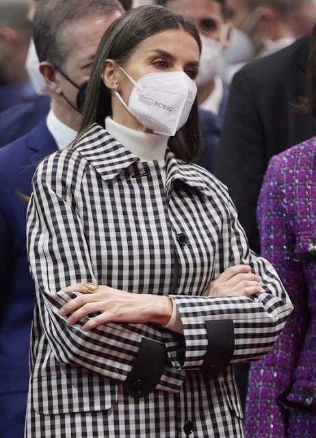Queen Letizia wore a checked waterproof raincoat by Mirto, and wool turtleneck sweater by Hugo Boss. Uterque leather pants
