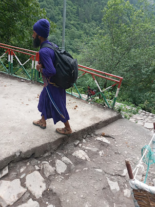 A Sikh pilgrim on trek to Ghangaria.