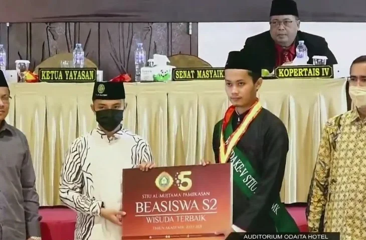 Wisuda STIU Al-Mujtama' Pamekasan