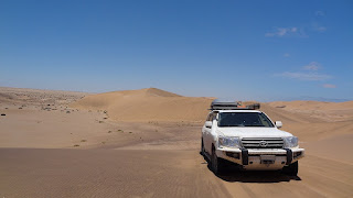 Sand games, dunes, getting stuck, getting stuck, self-recovery, anchor points, deep sand, self-recovery in the sand, 4wd and 4x4 recovery in off-road conditions.