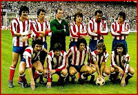 CLUB ATLÉTICO DE MADRID. Temporada 1976-77. Leal, Alberto, Reina, Marcelino, Luiz Pereira, Benegas; Capón, Aguilar, Rubén Cano, Robi y Rubén Ayala. SEVILLA F. C. 1 CLUB ATLÉTICO DE MADRID 2. Domingo 03/04/1977. Campeonato de Liga de 1ª División, jornada 28. Sevilla, estadio Ramón Sánchez Pizjuán. GOLES: 0-1: 6’, Rubén Ayala. 1-1: 34’, Scotta. 1-2: 79’, Rubén Cano.