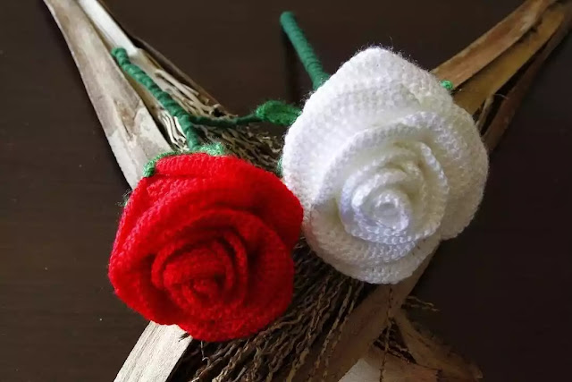 PASO A PASO GRATIS  de Aplique de Rosa a a Crochet
