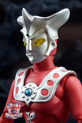 S.H Figuarts Ultraman Leo 01