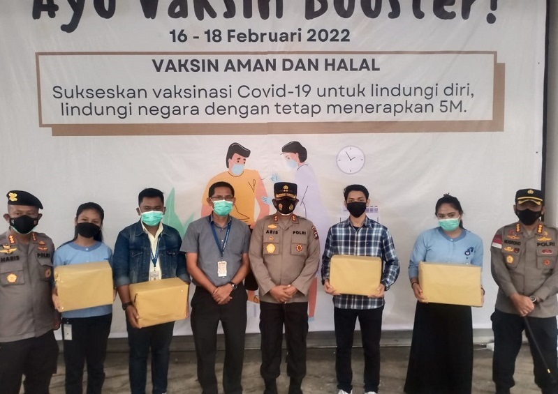 Kapolda Kepri Tinjau Pelaksanaan Vaksinasi Serentak di PT. Philips Muka Kuning
